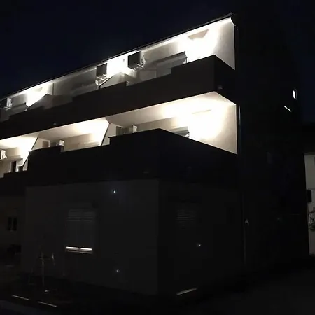 아파트 E.t.a. *